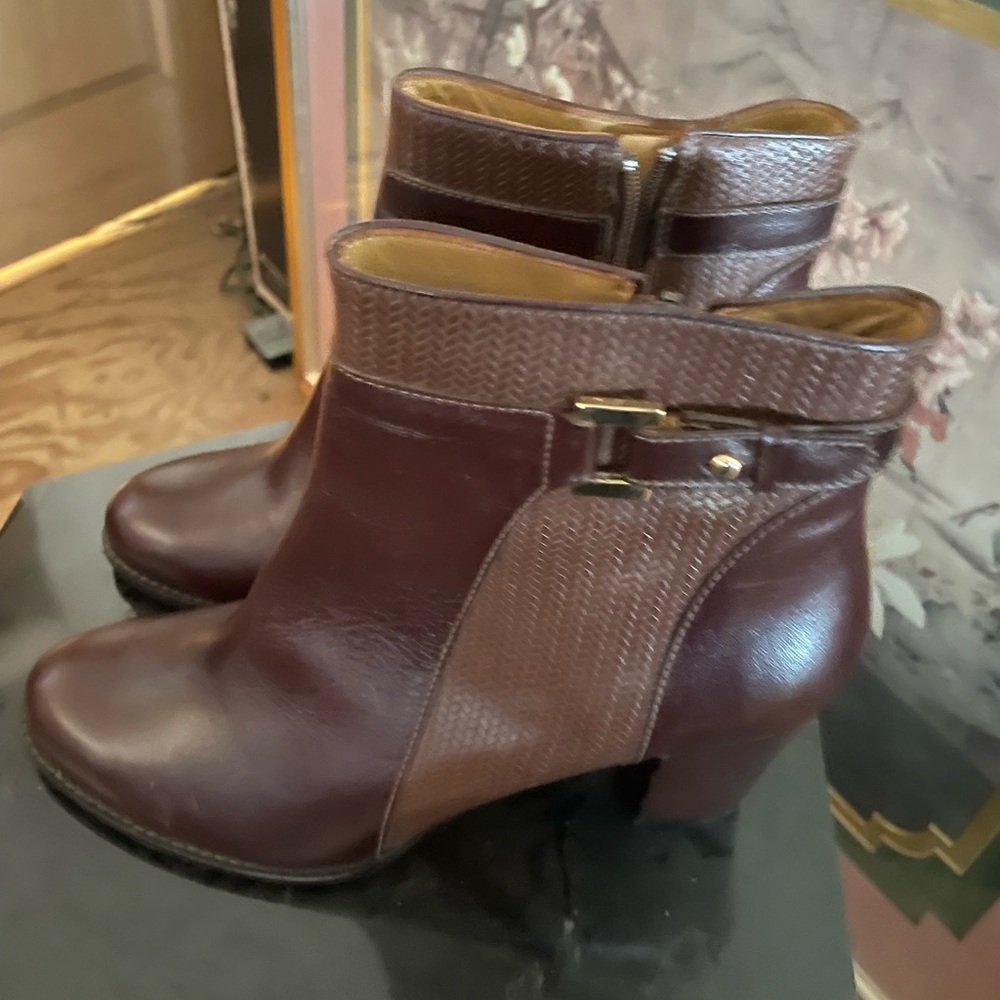 Elegant Brown Ankle Boots by Tanguis Peru